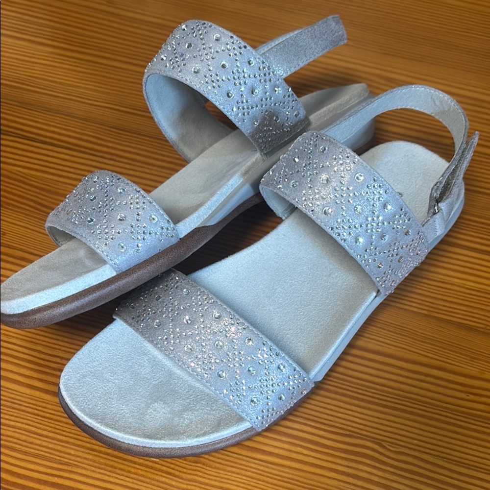 New Easy Spirit Silver Embellished Slingback Sandals
